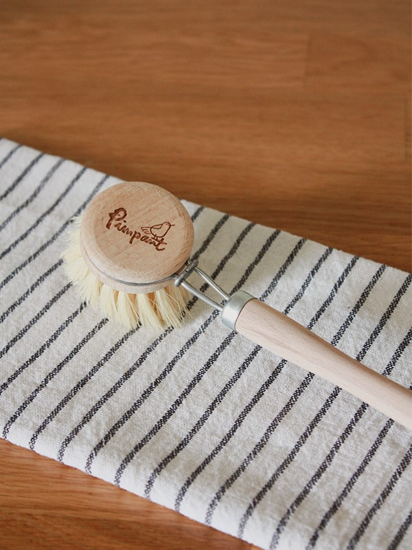 Brosse à vaisselle en bois de hêtre et fibres d'agave, avec tête interchangeable, Pimpant. Cuisine zéro déchet, écoresponsable.