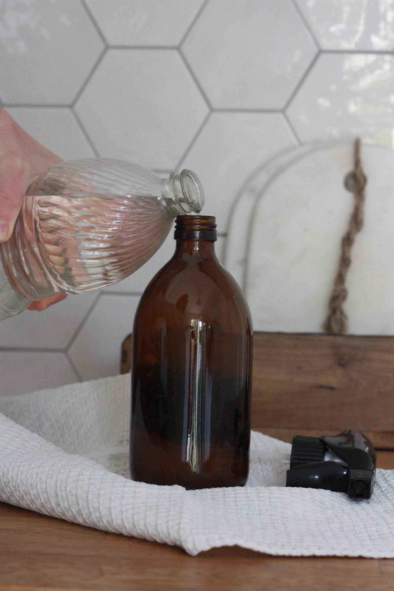 DIY spray nettoyant multi usages parfumé vinaigre sapin