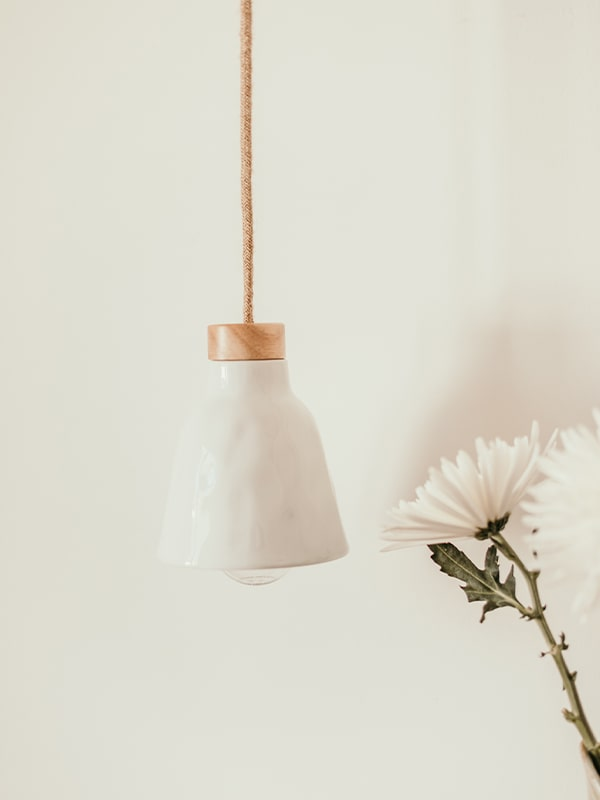 Lampe baladeuse en céramique blanche